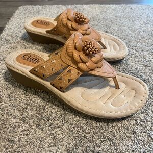 Cliffs WHITE MOUNTAIN Tan Floral Wedge Thong Sandals Decorative Cutouts Size 10